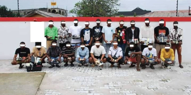 EFCC Arrest 21 Internet Fraudsters In Umuahia