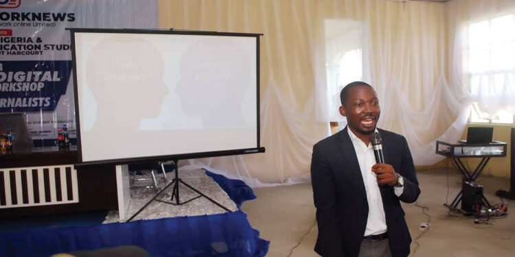 Photo News| Tope Adeosun Undertaking The Training At Metro Network News Free Digital Training Workshop In UNIPORT