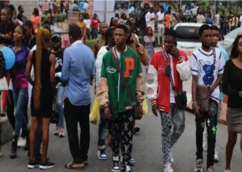 Christmas: Thousands Of Fun Seekers Throng Port Harcourt Pleasure Park, Shun Face Masks, Social Distancing