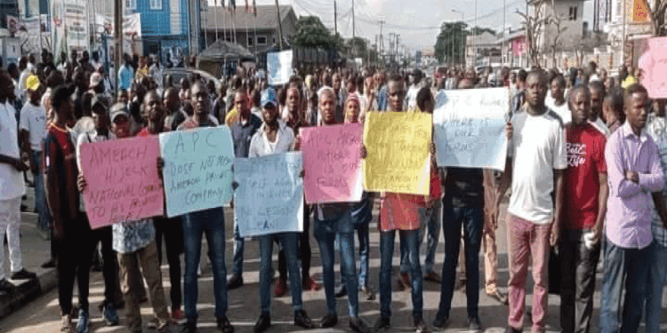 Police Intervene As Abe’s Supporters Storm APC Secreteriat In Port Harcourt
