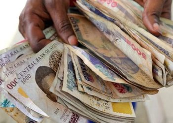 Two northern states urge residents to continue transacting with old N500, N1000 notes despite Buhari’s position
