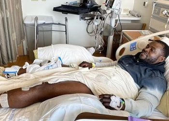 Man unhappy with his height undergoes surgery to lengthen his legs