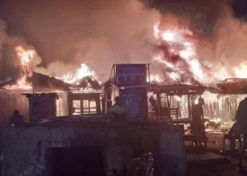 Hoodlums attack firemen as fire engulf market in PH