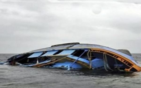 5 killed, 1 rescued as boat capsizes