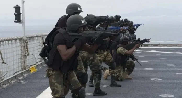 Male adults flee Ondo community as naval officers search for killer of their colleague