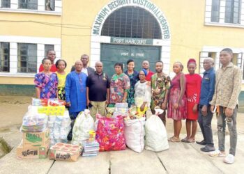 Prison outreach: RCCG parish visits PortHarcourt custodial centre, shares word of God, items