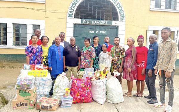 Prison outreach: RCCG parish visits PortHarcourt custodial centre, shares word of God, items