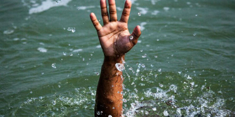 Family drowns in flood