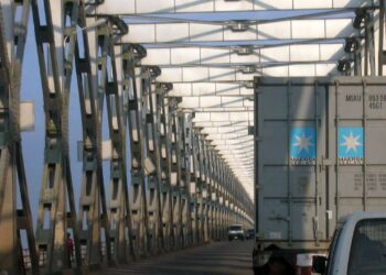 Panic as explosion rocks Niger Bridge