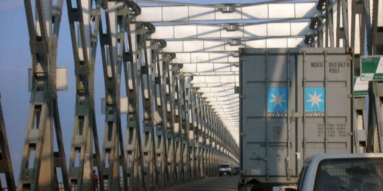 Panic as explosion rocks Niger Bridge