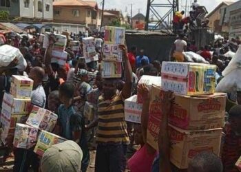 Hardship: Abuja residents loot warehouse