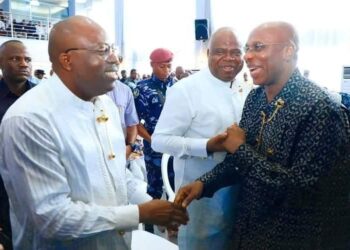 Rivers crisis: Excitement as Gov. Fubara embraces former Gov. Amaechi