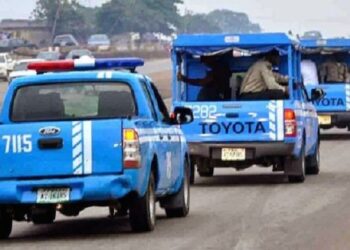 Road safety officer shot by suspected robbers