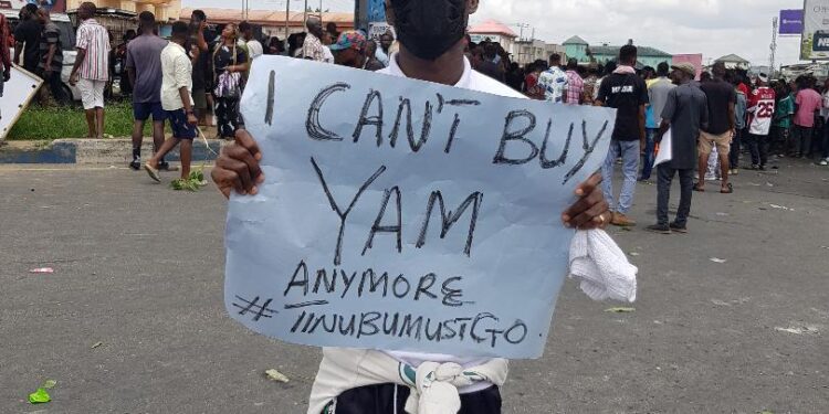Day3: Protesters block Port Harcourt axis of east west road, move in police van
