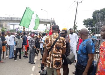 Day6 : Protesters storm Port Harcourt streets despite police restriction to two venues