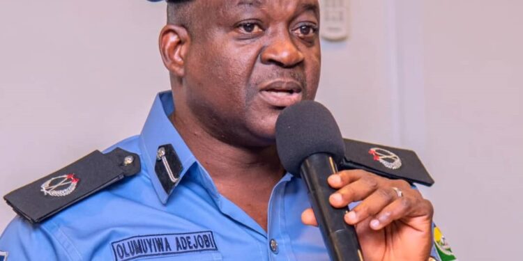 Netizens, Force PRO disagree over police operatives breaking into homes without search warrant