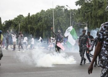 Sowore condemns security forces violent response to ongoing peaceful #FreeNnamdiKanuNow protest in Abuja