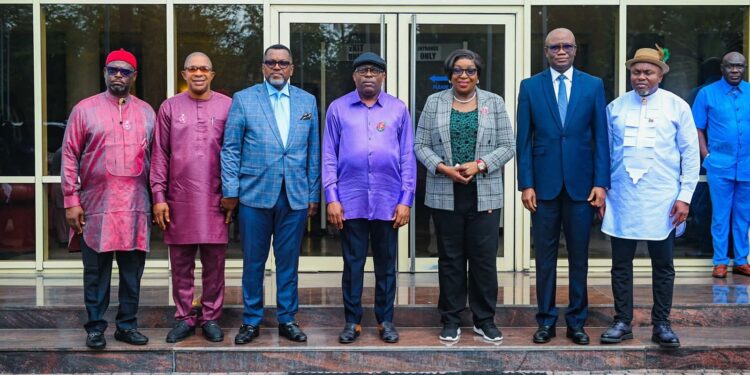 Gov. Fubara swears-in carefully selected advisers familiar with his vision