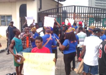 Ogoni youths take protest to DSS office over alleged NNPCL management’s continued neglect of FUET, ignoring Pres. Tinubu’s directive