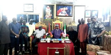 EHS 1988 set pays condolence visit to HRH King Koko over mother’s death
