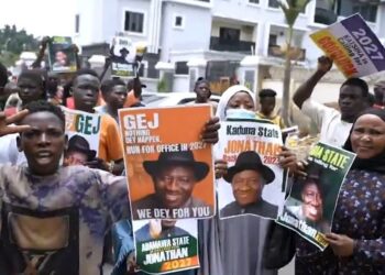 Youths storm Jonathan’s residence, call on him to contest 2027 presidential election